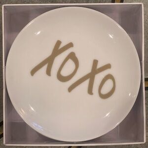 NIB Set of 4 Prima Designs Porcelain Plates, White/Gold